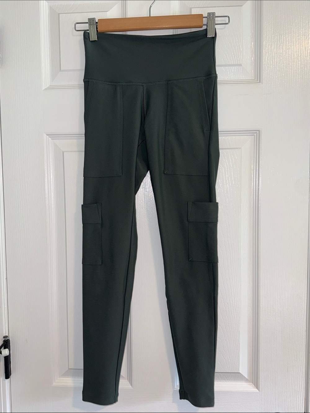 EUC Old Navy PowerSoft Cargo Leggings. Size XS.